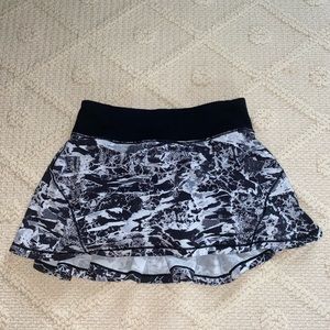 lululemon black and white skirt